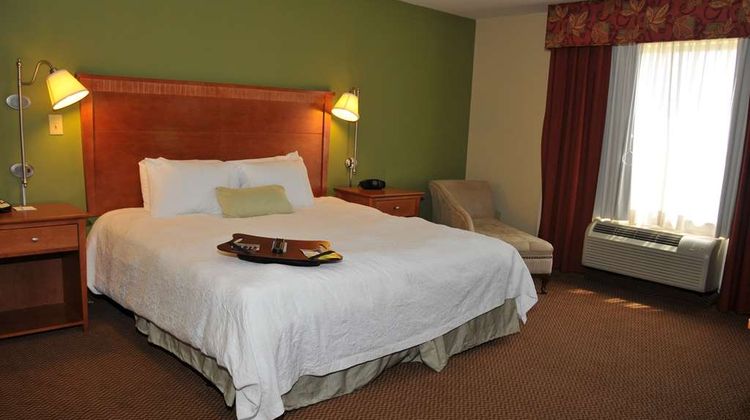 Hampton Inn Clinton Room