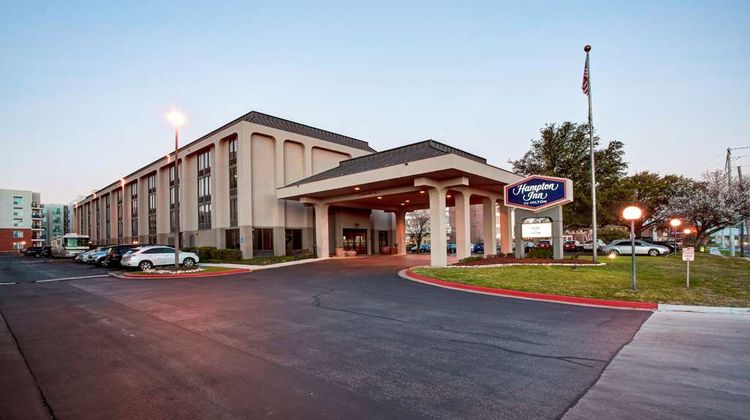 Hampton Inn College Station Exterior