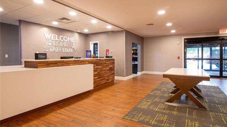 <b>Hampton Inn & Suites College Station Lobby</b>. Images powered by <a href="https://iceportal.shijigroup.com/" title="IcePortal" target="_blank">IcePortal</a>.