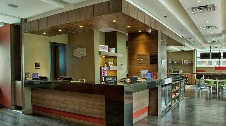 Hampton Inn by Hilton Cali Lobby