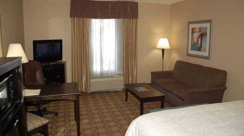 <b>Hampton Inn & Suites Charlotte/Airport Room</b>. Images powered by <a href="https://iceportal.shijigroup.com/" title="IcePortal" target="_blank">IcePortal</a>.