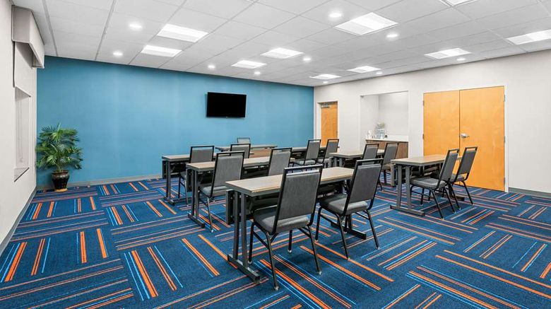 <b>Hampton Inn & Suites Charlotte/Airport Meeting</b>. Images powered by <a href="https://iceportal.shijigroup.com/" title="IcePortal" target="_blank">IcePortal</a>.