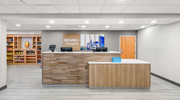 Hampton Inn & Suites Charlotte/Airport Lobby