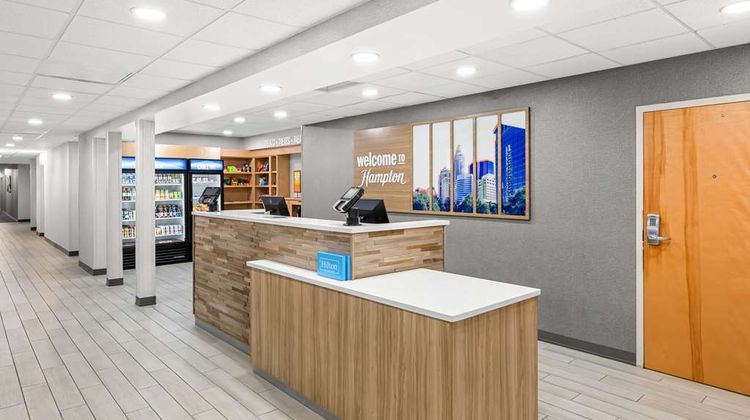 Hampton Inn & Suites Charlotte/Airport Lobby