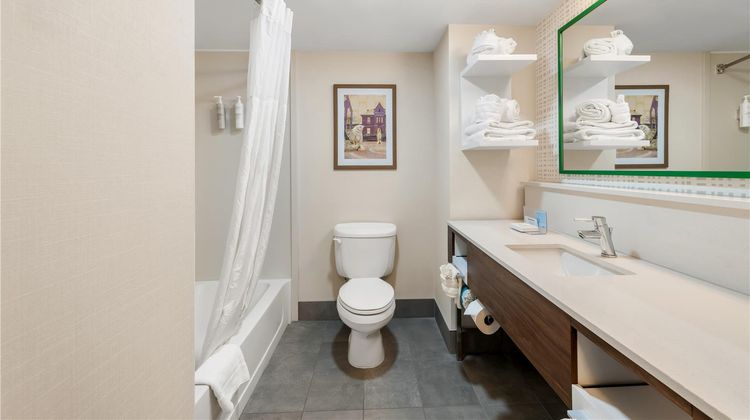 Hampton Inn & Suites Charlotte/Airport Room