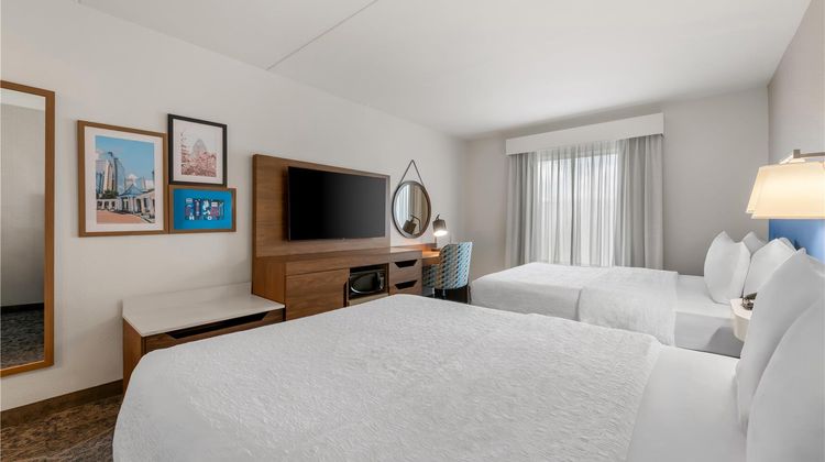 Hampton Inn & Suites Charlotte/Airport Room