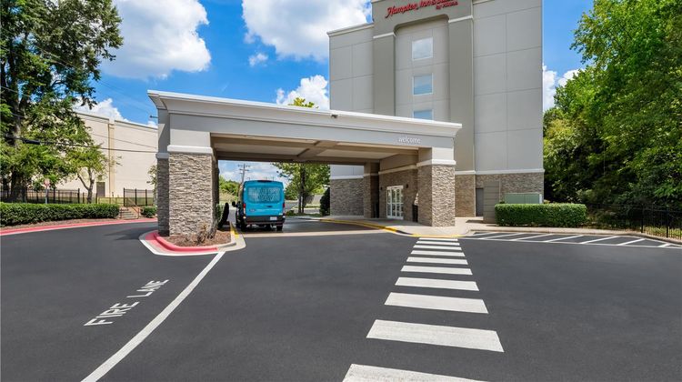 Hampton Inn & Suites Charlotte/Airport Exterior