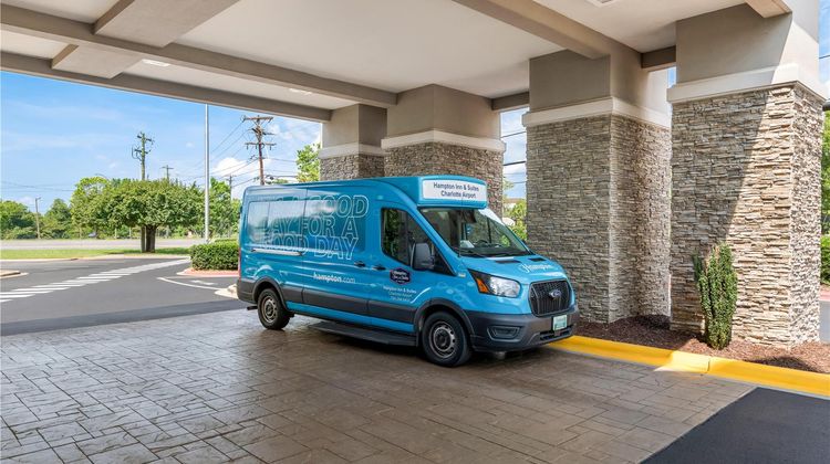 Hampton Inn & Suites Charlotte/Airport Exterior