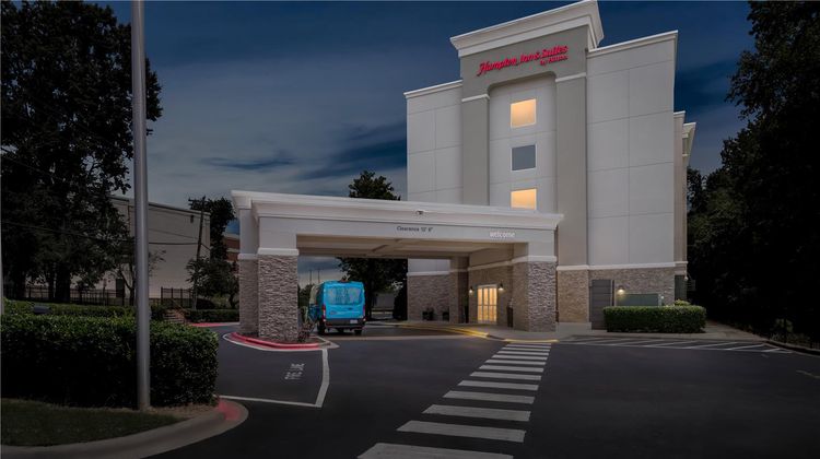 Hampton Inn & Suites Charlotte/Airport Exterior