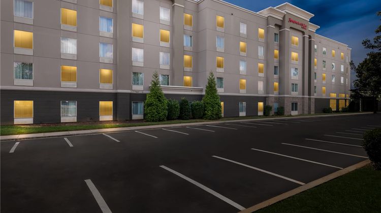 Hampton Inn & Suites Charlotte/Airport Exterior