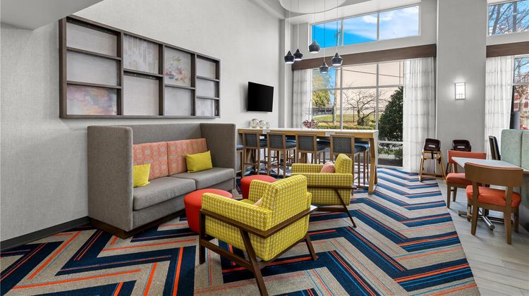 Hampton Inn & Suites Charlotte/Airport Lobby
