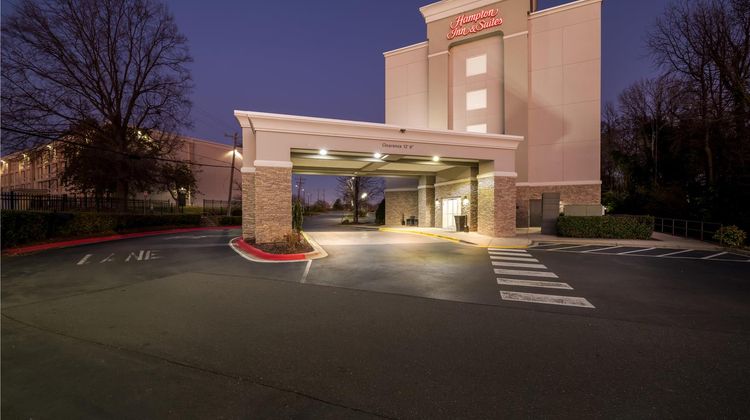 Hampton Inn & Suites Charlotte/Airport Exterior