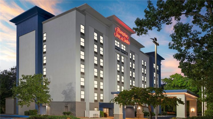 Hampton Inn & Suites Arrowood Rd Exterior