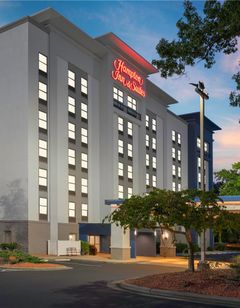 Hampton Inn & Suites Arrowood Rd