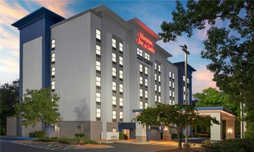 Hampton Inn & Suites Arrowood Rd