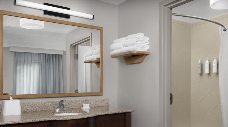 Hampton Inn and Suites Huntersville Room