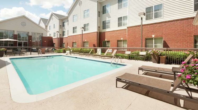 Trellis Lake Pointe Pool