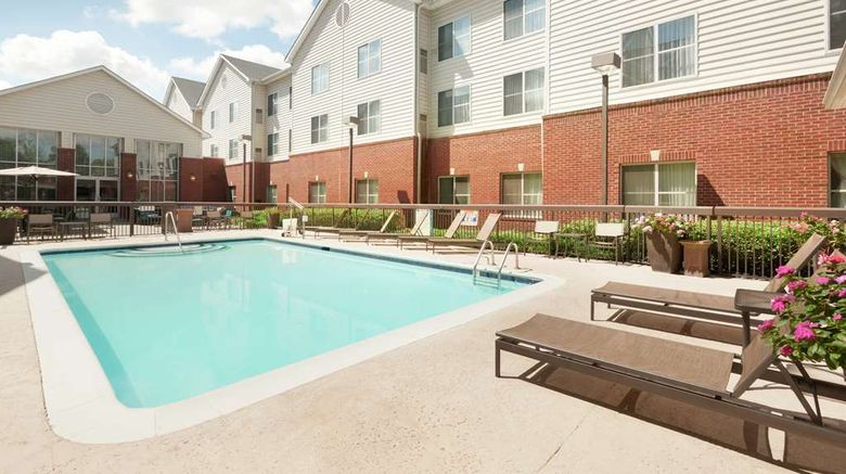 <b>Trellis Lake Pointe Pool</b>. Images powered by <a href="https://iceportal.shijigroup.com/" title="IcePortal" target="_blank">IcePortal</a>.