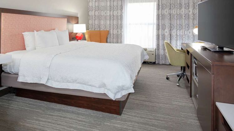 Hampton Inn & Stes Charlotte at Concord Room