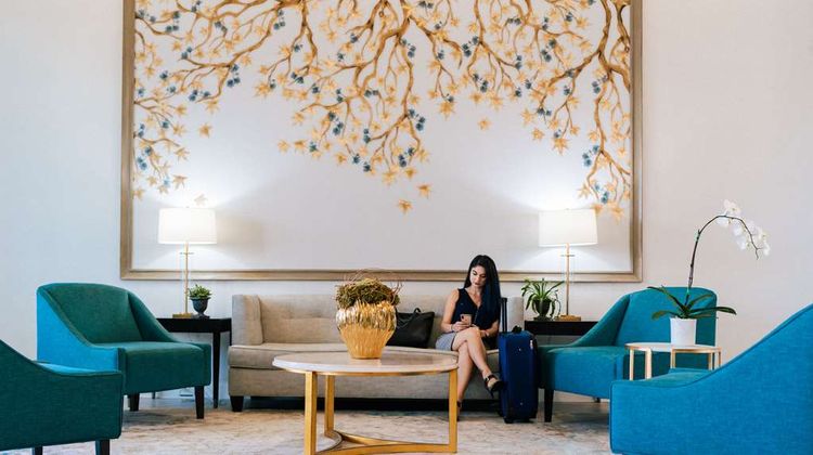 Hampton Inn & Suites South Park Lobby
