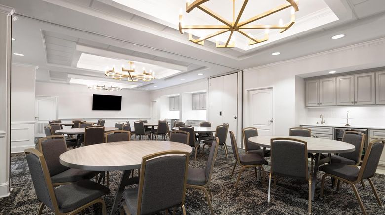 <b>Hampton Inn & Suites South Park Meeting</b>. Images powered by <a href="https://iceportal.shijigroup.com/" title="IcePortal" target="_blank">IcePortal</a>.