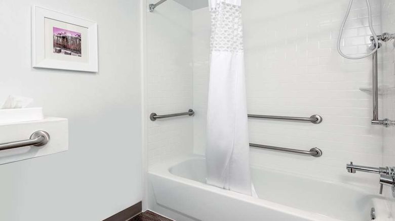 <b>Hampton Inn Charlotte Uptown Room</b>. Images powered by <a href="https://iceportal.shijigroup.com/" title="IcePortal" target="_blank">IcePortal</a>.