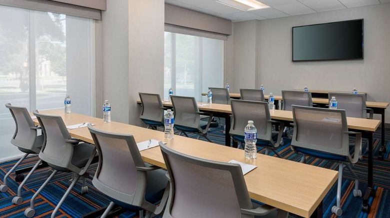 <b>Hampton Inn Charlotte Uptown Meeting</b>. Images powered by <a href="https://iceportal.shijigroup.com/" title="IcePortal" target="_blank">IcePortal</a>.
