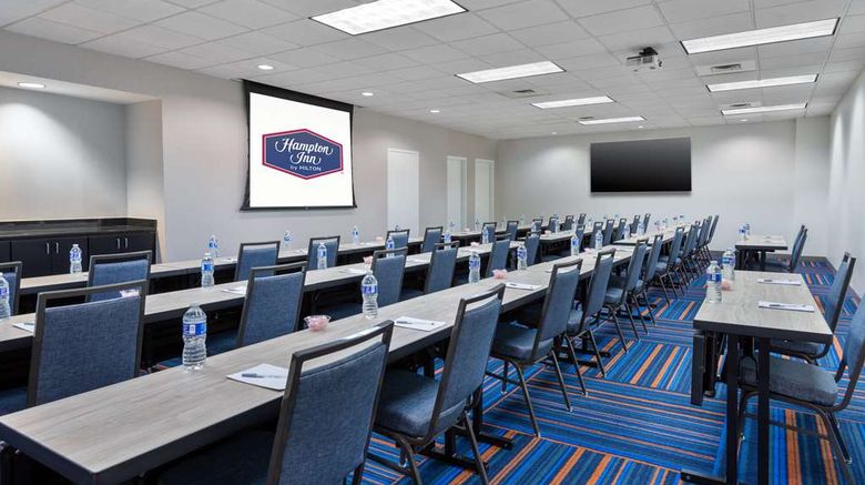 <b>Hampton Inn Charlotte Uptown Meeting</b>. Images powered by <a href="https://iceportal.shijigroup.com/" title="IcePortal" target="_blank">IcePortal</a>.