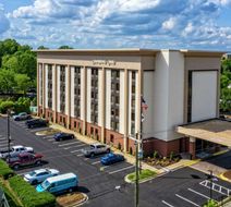 Hampton Inn University Place Exterior