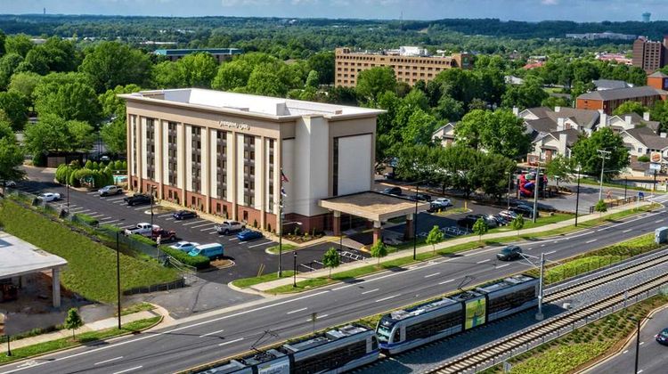 Hampton Inn University Place Exterior