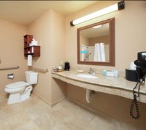 Hampton Inn & Suites Greensburg Room