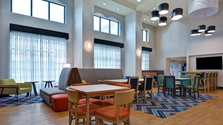 <b>Hampton Inn & Suites Clearwater/St. Pete Lobby</b>. Images powered by <a href="https://iceportal.shijigroup.com/" title="IcePortal" target="_blank">IcePortal</a>.