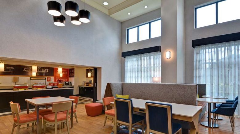 <b>Hampton Inn & Suites Clearwater/St. Pete Restaurant</b>. Images powered by <a href="https://iceportal.shijigroup.com/" title="IcePortal" target="_blank">IcePortal</a>.