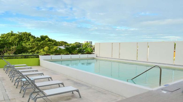 <b>Hampton Inn Ciudad del Carmen Pool</b>. Images powered by <a href="https://iceportal.shijigroup.com/" title="IcePortal" target="_blank">IcePortal</a>.