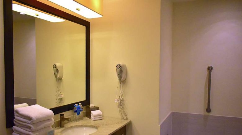 <b>Hampton Inn Ciudad del Carmen Room</b>. Images powered by <a href="https://iceportal.shijigroup.com/" title="IcePortal" target="_blank">IcePortal</a>.
