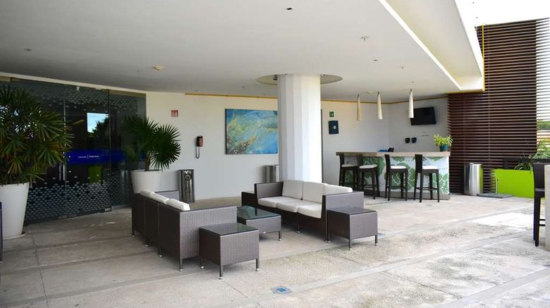 <b>Hampton Inn Ciudad del Carmen Exterior</b>. Images powered by <a href="https://iceportal.shijigroup.com/" title="IcePortal" target="_blank">IcePortal</a>.