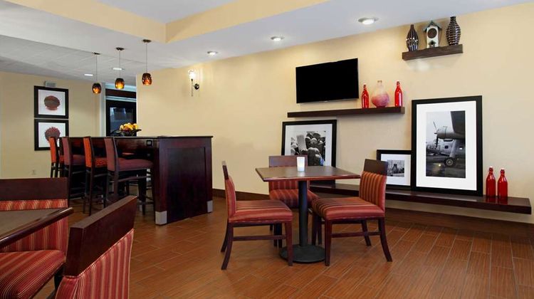 Hampton Inn Columbus Airport Lobby