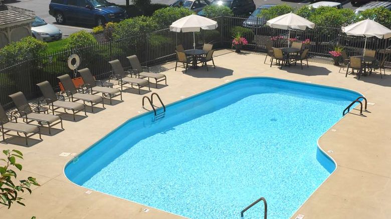 <b>Hampton Inn Columbus Airport Pool</b>. Images powered by <a href="https://iceportal.shijigroup.com/" title="IcePortal" target="_blank">IcePortal</a>.