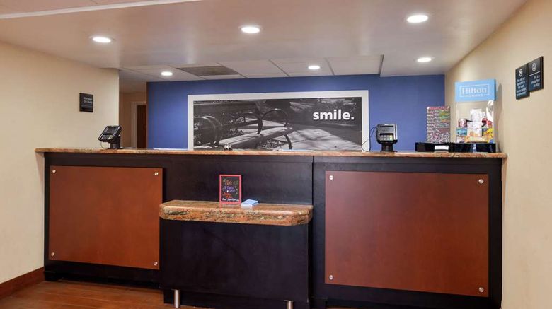 <b>Hampton Inn Columbus East Lobby</b>. Images powered by <a href="https://iceportal.shijigroup.com/" title="IcePortal" target="_blank">IcePortal</a>.