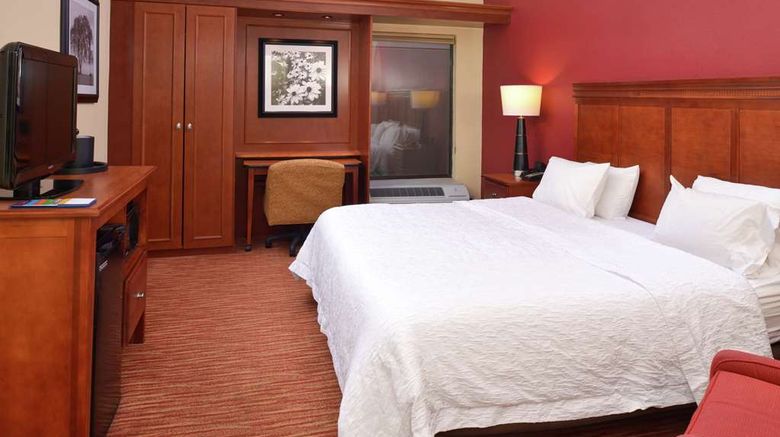 <b>Hampton Inn Columbus East Room</b>. Images powered by <a href="https://iceportal.shijigroup.com/" title="IcePortal" target="_blank">IcePortal</a>.