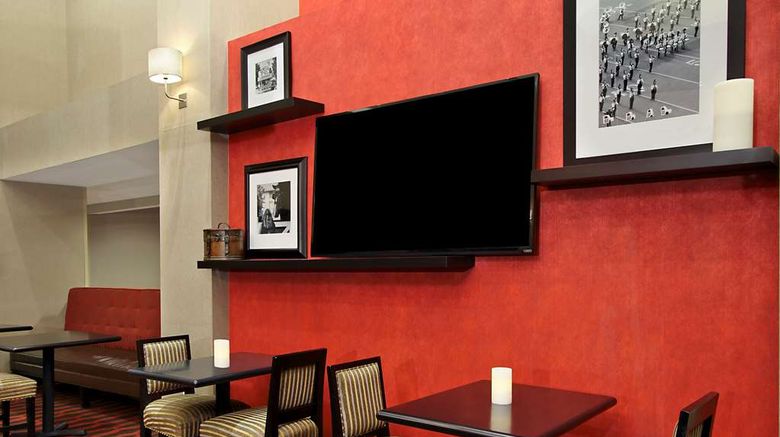 <b>Hampton Inn & Suites Columbus Hilliard Lobby</b>. Images powered by <a href="https://iceportal.shijigroup.com/" title="IcePortal" target="_blank">IcePortal</a>.