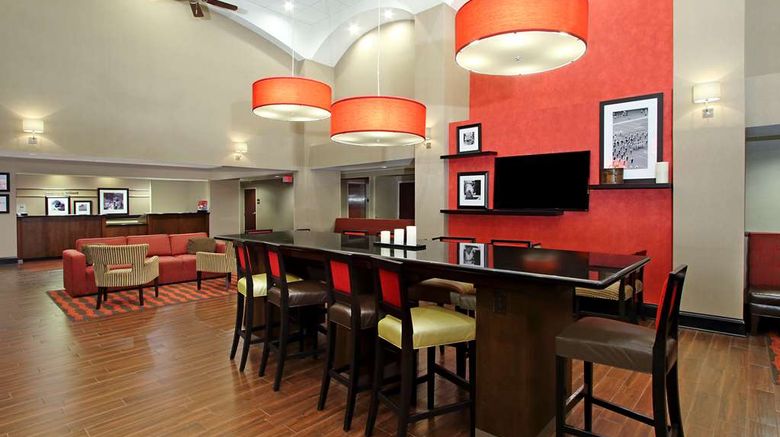 <b>Hampton Inn & Suites Columbus Hilliard Lobby</b>. Images powered by <a href="https://iceportal.shijigroup.com/" title="IcePortal" target="_blank">IcePortal</a>.