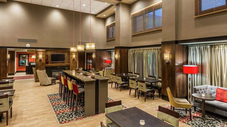 Hampton Inn & Suites Columbus Polaris Lobby