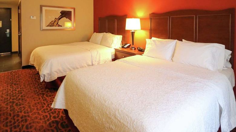 <b>Hampton Inn Columbus-South Room</b>. Images powered by <a href="https://iceportal.shijigroup.com/" title="IcePortal" target="_blank">IcePortal</a>.