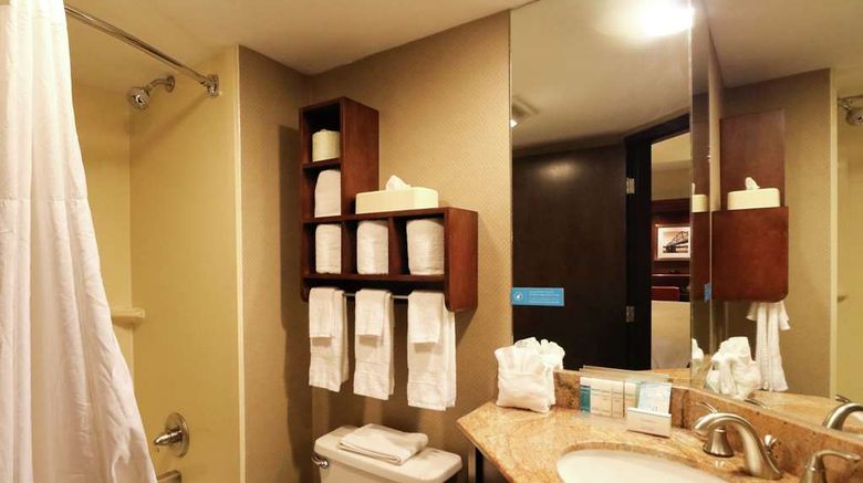 <b>Hampton Inn Columbus-South Room</b>. Images powered by <a href="https://iceportal.shijigroup.com/" title="IcePortal" target="_blank">IcePortal</a>.