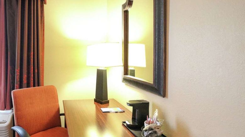 <b>Hampton Inn Columbus-South Room</b>. Images powered by <a href="https://iceportal.shijigroup.com/" title="IcePortal" target="_blank">IcePortal</a>.