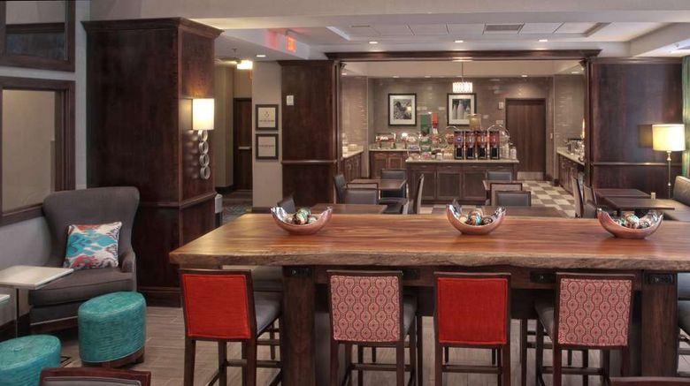 <b>Hampton Inn & Suites Columbus/University Restaurant</b>. Images powered by <a href="https://iceportal.shijigroup.com/" title="IcePortal" target="_blank">IcePortal</a>.