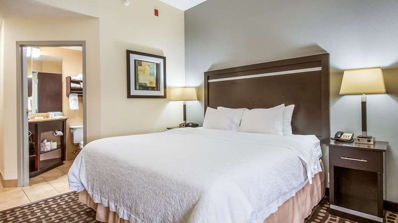 <b>Hampton Inn Columbus-West Room</b>. Images powered by <a href="https://iceportal.shijigroup.com/" title="IcePortal" target="_blank">IcePortal</a>.