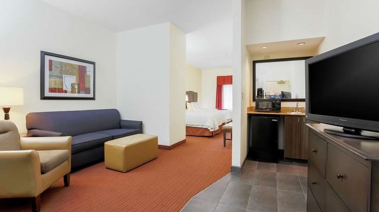 <b>Hampton Inn Urbana by Hilton Room</b>. Images powered by <a href="https://iceportal.shijigroup.com/" title="IcePortal" target="_blank">IcePortal</a>.
