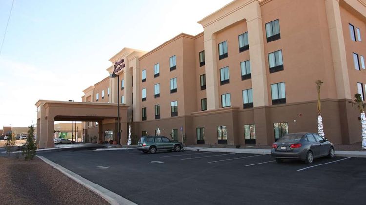 Hampton Inn & Suites Carlsbad Exterior